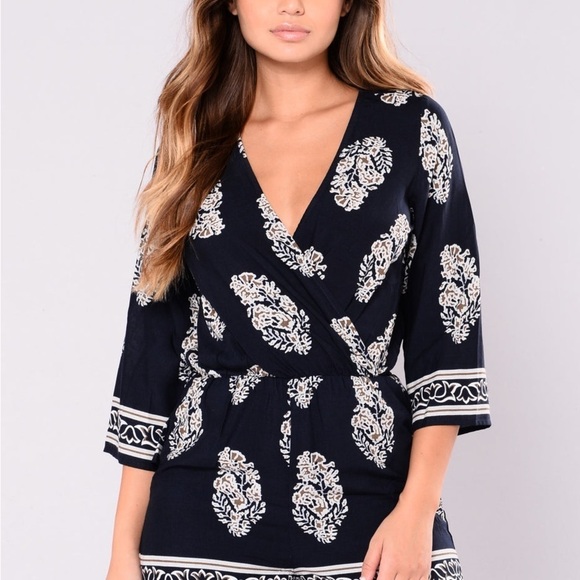 ⭐️Love Riche, FUN blue printed bell-sleeve romper,Low Front-Cut, Excellent Cond. - Picture 10 of 16